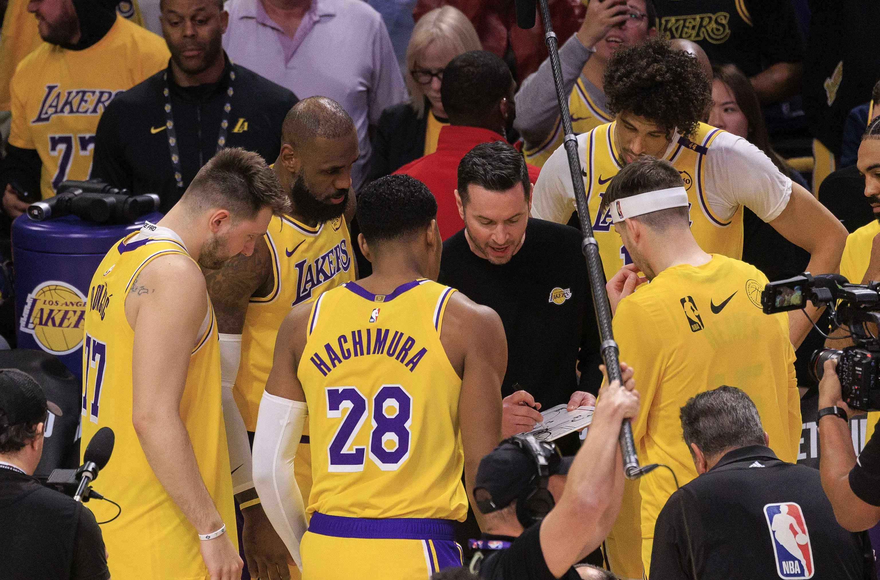 关于赛地聚焦——NBA常规赛关键时刻热度飙升；马德里竞技内部沟通；媒体盛赞；阵容厚度经受考验的信息爱游戏体育